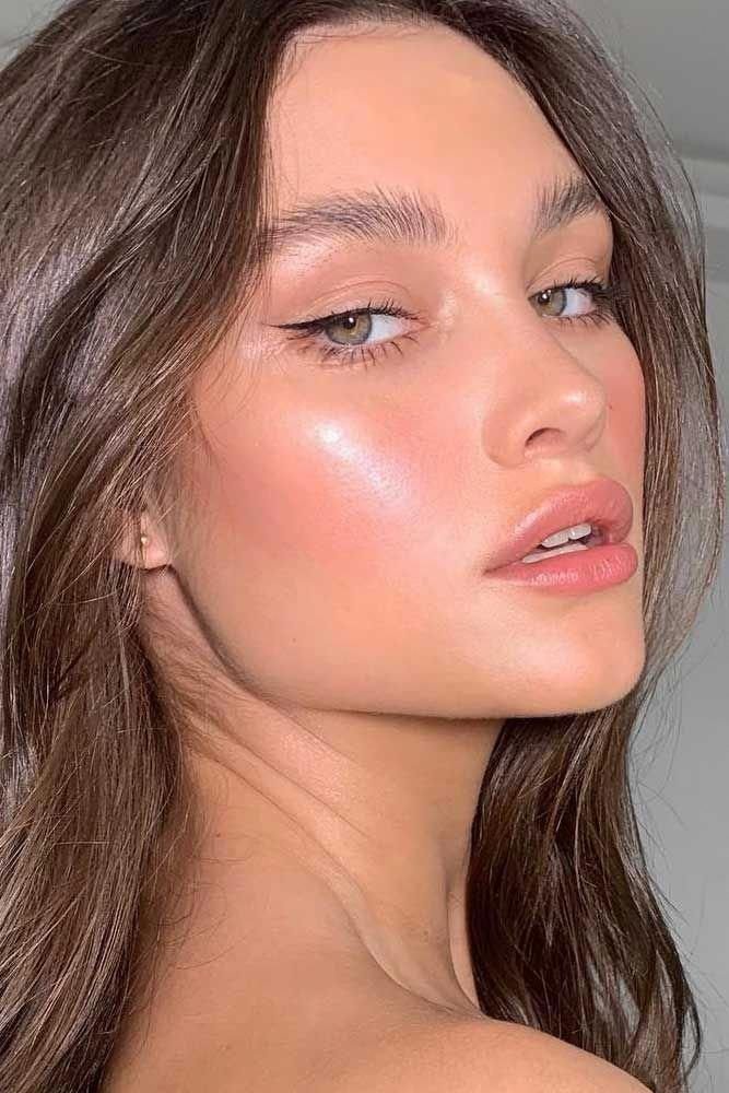 WINGED EYE LINER IN WEDDING MAKEUP