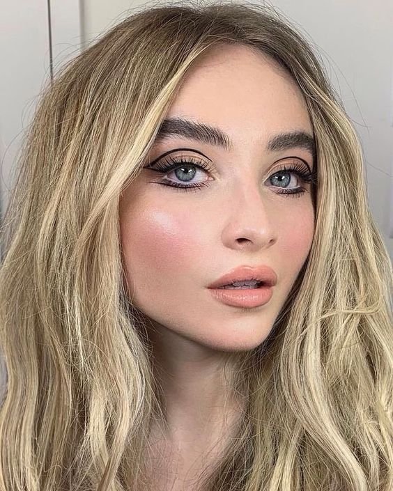 WINGED EYE LINER IN WEDDING MAKEUP