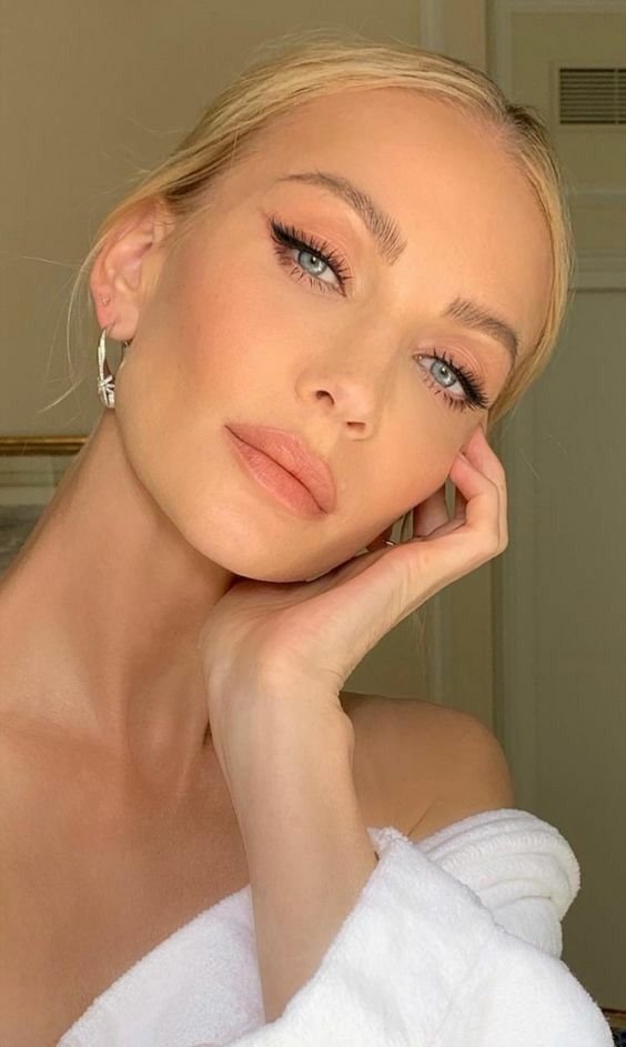 WINGED EYE LINER IN WEDDING MAKEUP